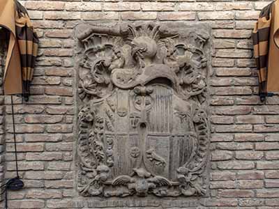 Fotografía con dron en pueblo de Sangüesa. Escudos heráldicos 001.