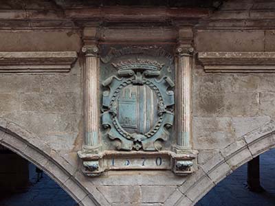 Fotografía con dron en pueblo de Sangüesa. Escudos heráldicos 002.